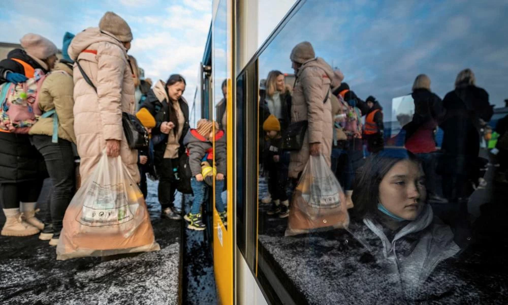 Ουκρανία: Έξαλλη η Γαλλία με την Βρετανία – «Απαράδεκτη με έλλειψη ανθρωπιάς για τους πρόσφυγες»